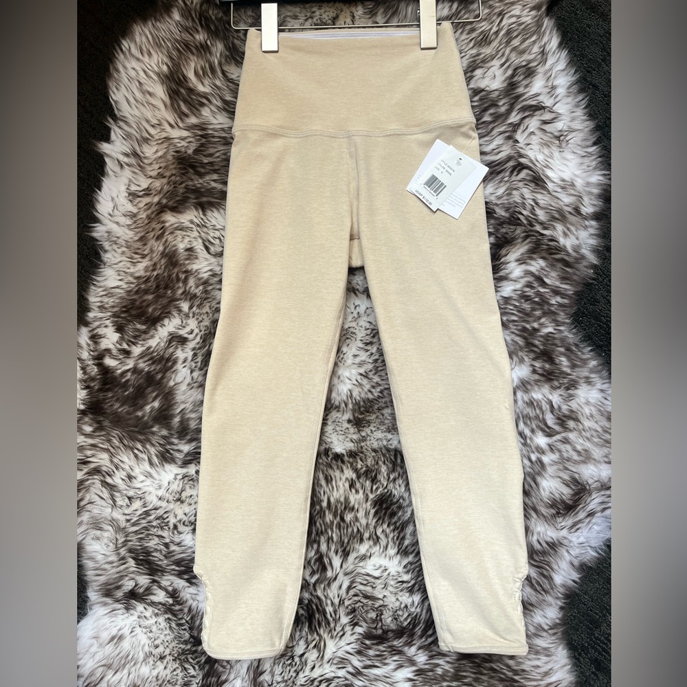 NEW Beyond yoga cream Capri leggings